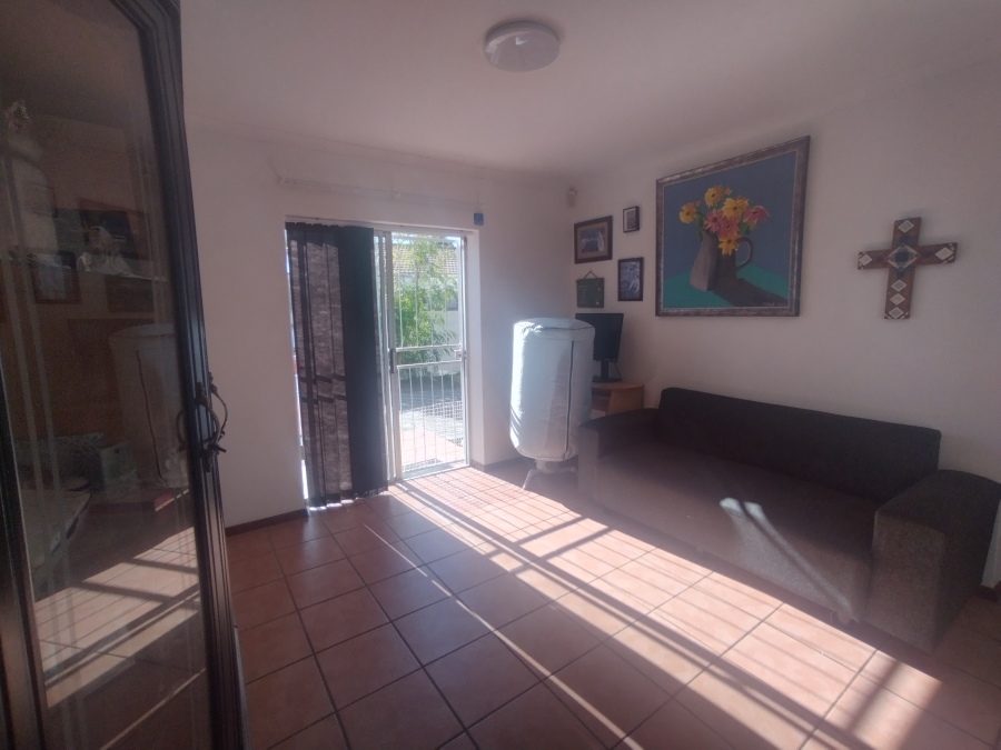 2 Bedroom Property for Sale in Oakglen Western Cape